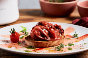 Polpo alla luciana in umido rosso e pane bruschettato (2)