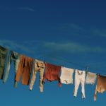 Vestiti: come togliere gli odori