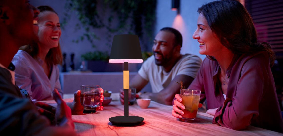 Lampada da tavolo Philips Hue Go di Signify: illuminazione smart e personalizzata