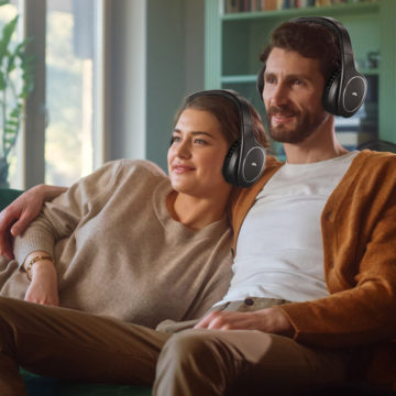Bundle HP EASY DIGITAL Melicon, le “cuffie di coppia” wireless confortevoli ed eleganti, perfette vedere insieme le proprie serie TV.