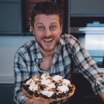 Pizza Tatin con formaggio e Prugne della California
