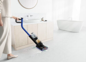 Regala alla mamma WashG1 che lava, disinfetta e pulisce i pavimenti con l'eccellenza di Dyson