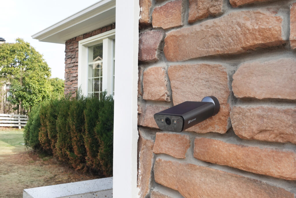 Ezviz presenta la sua nuova gamma di videocamere di sorveglianza Wi-Fi per esterni