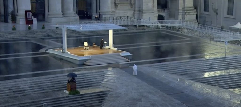 Papa Francesco prega durante il Covid con gesti semplici