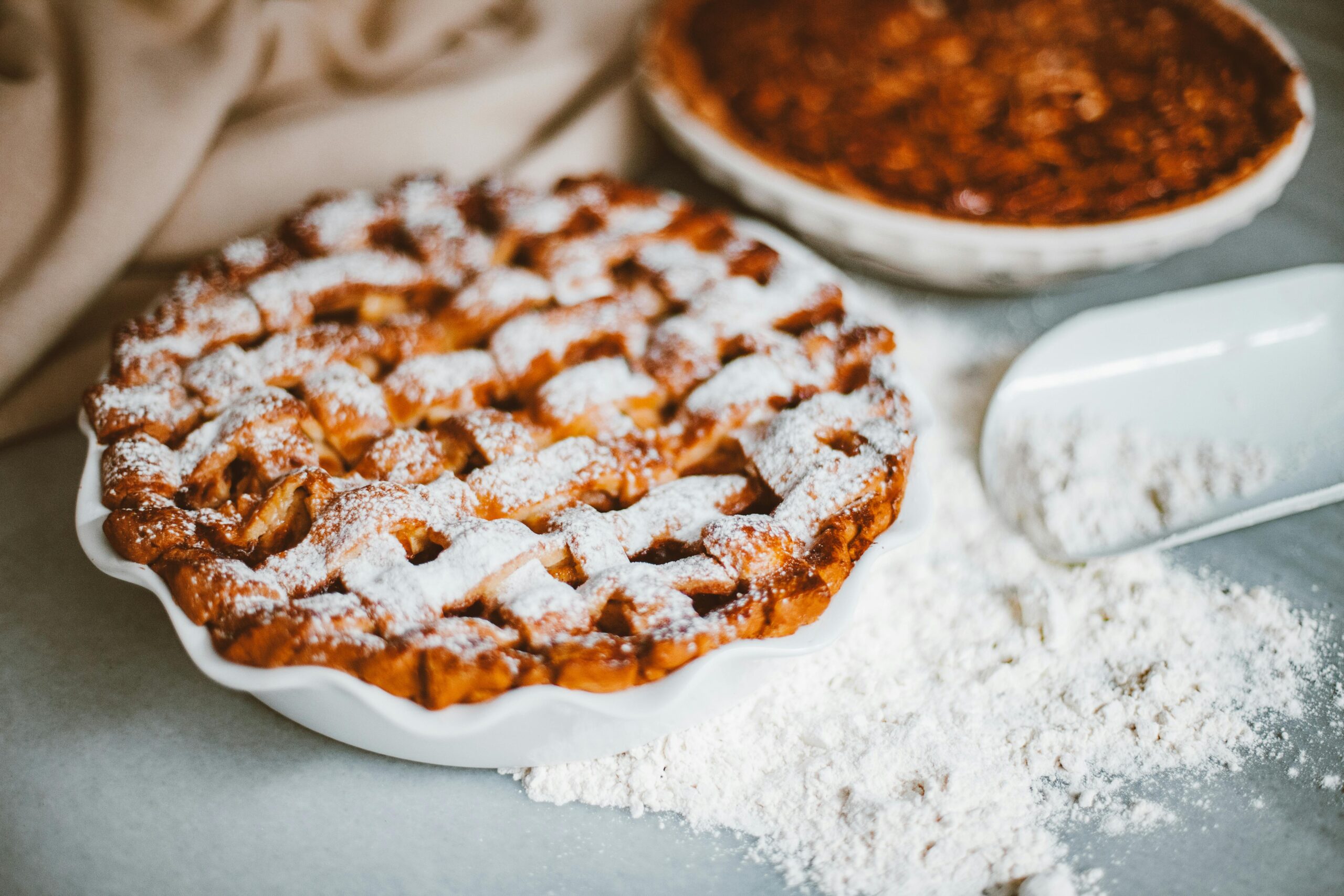 Pastiera rivisitata con crema di mandorle e scorza d’arancia: un classico che profuma di novità