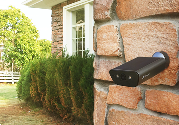 Un'estate sicura con le videocamere di sorveglianza Wi-Fi per esterni di Ezviz