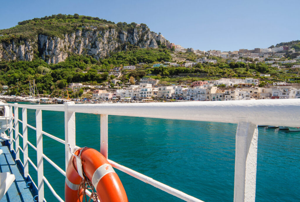 Fuga dallo stress? Le isole perfette da raggiungere in traghetto con Omio