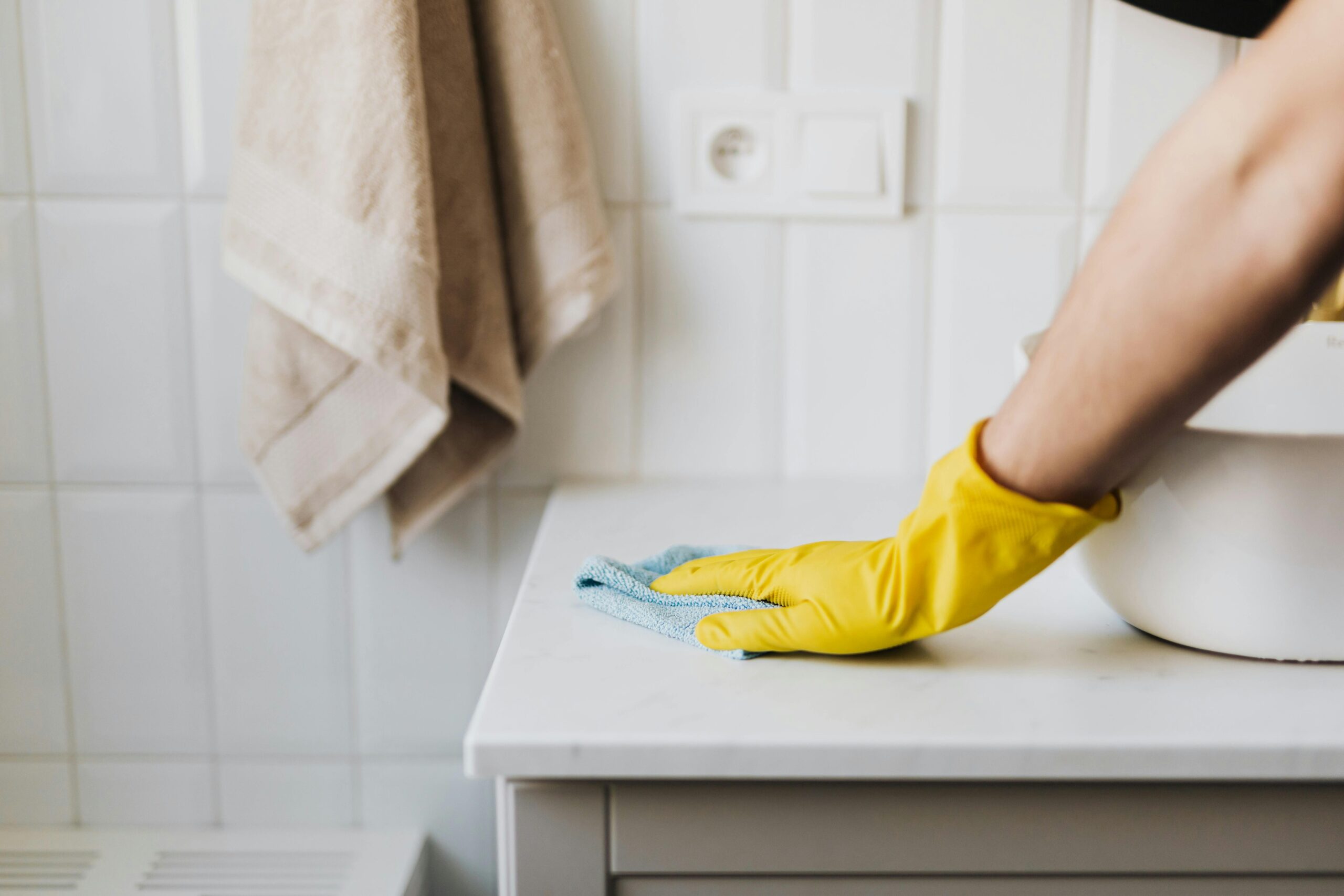 Pulizie di casa con il detersivo per i piatti