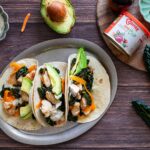 Tacos con pollo e verdure saltate