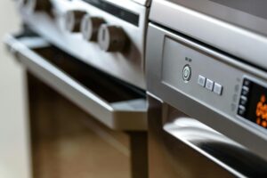 Come pulire il forno con il vapore anche senza l'apposita funzione