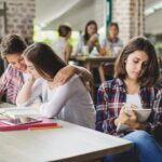 “Back to school”: l’educazione emotiva si impara (anche) sui banchi grazie al cinema