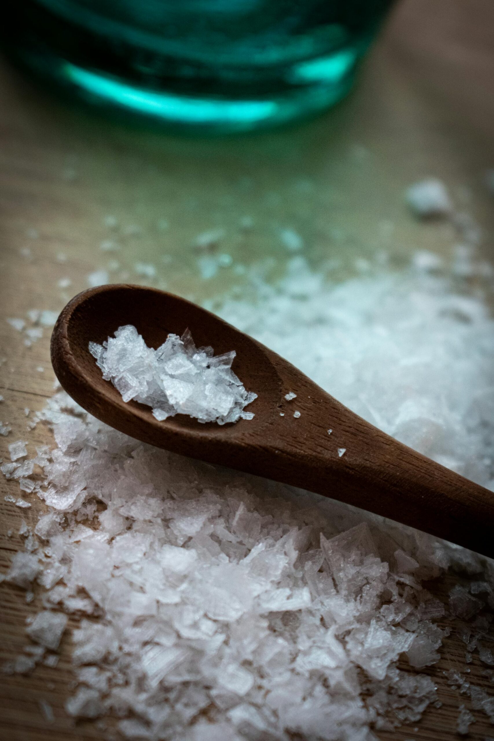 Perché mettere il sale grosso in lavatrice potrebbe aiutarvi la vita?