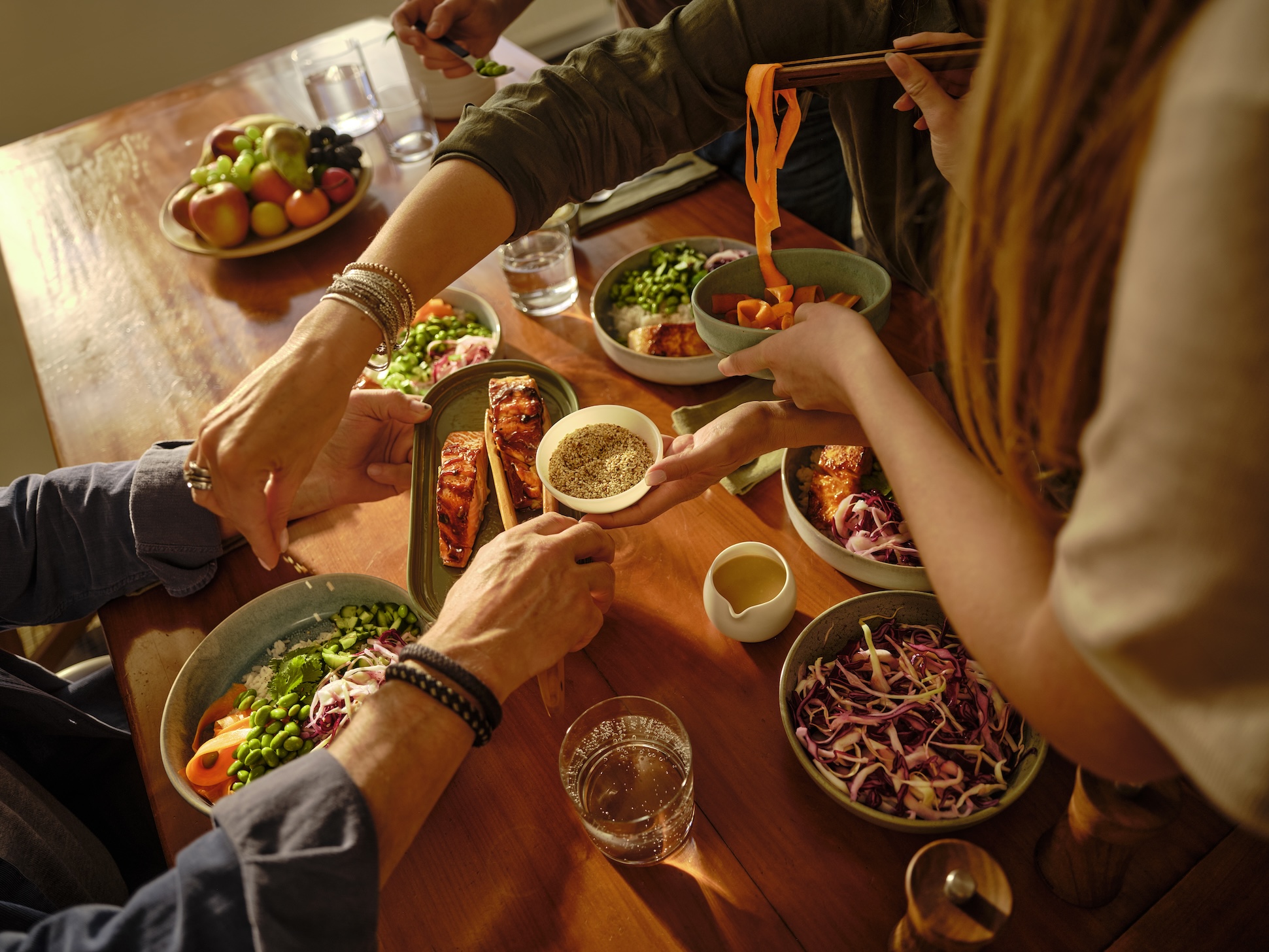 Evviva la cena! Quasi 8 italiani su 10 vorrebbero più tempo per viverla con serenità