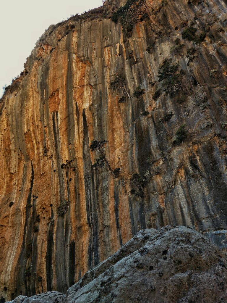 Trekking senza folle: 5 mete perfette da scoprire fuori dall’alta stagione