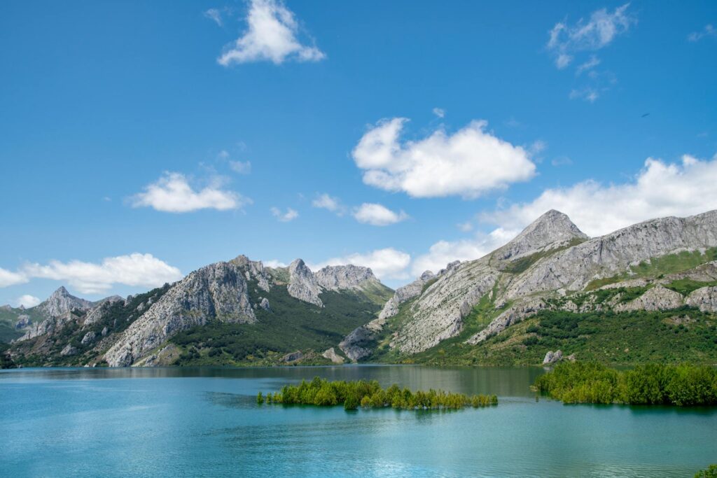 Trekking senza folle: 5 mete perfette da scoprire fuori dall’alta stagione