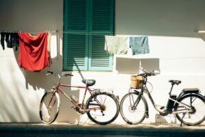 Gli elettrodomestici che hanno cambiato la vita dei nostri nonni: un viaggio nella casa del '900Gli elettrodomestici che hanno cambiato la vita dei nostri nonni: un viaggio nella casa del '900