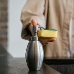 Come pulire una spugna da cucina in modo efficace e sicuro