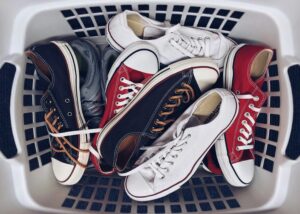Sei sicura di lavare le sneakers a mano o in lavatrice, nel modo giusto?