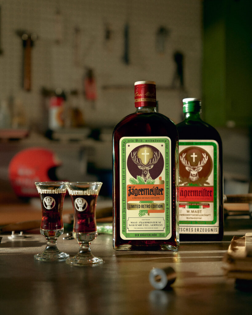 JÄGERMEISTER CELEBRA 90 ANNI: UN TUFFO NEL PASSATO CON LA LIMITED RETRO EDITION