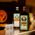 JÄGERMEISTER CELEBRA 90 ANNI: UN TUFFO NEL PASSATO CON LA LIMITED RETRO EDITION