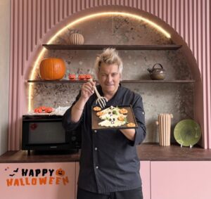 Il Microonde Combinato Samsung Bespoke accende Halloween di gusto e innovazioneIl Microonde Combinato Samsung Bespoke accende Halloween di gusto e innovazione