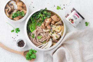 Lo spezzatino di maiale e funghi alla Sichuan è un abbraccio caldo e speziato, perfetto per le giornate d’autunno.