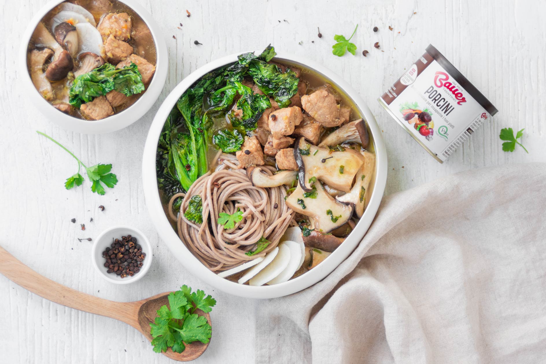 Lo spezzatino di maiale e funghi alla Sichuan è un abbraccio caldo e speziato, perfetto per le giornate d’autunno.