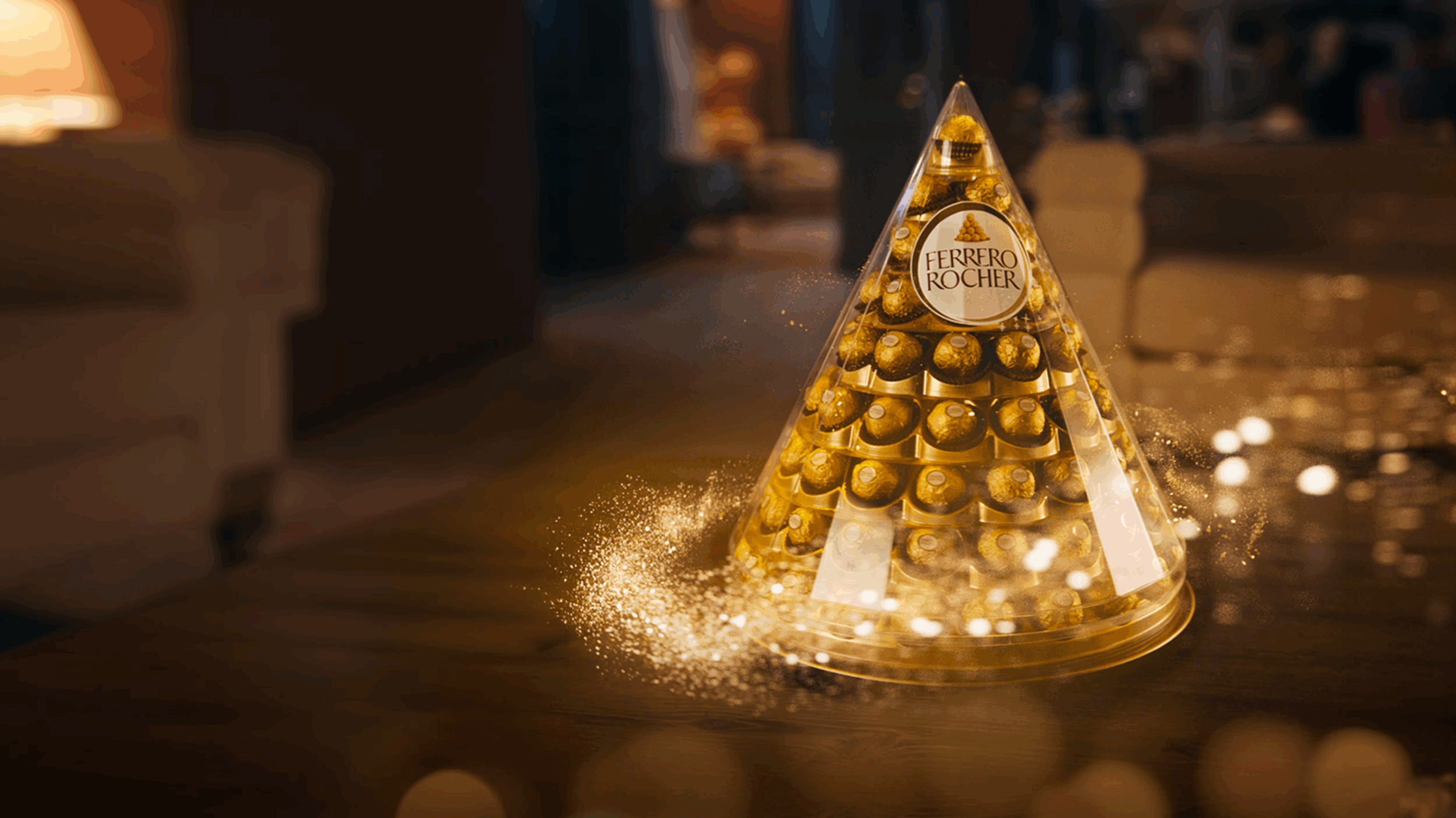 FERRERO ROCHER ILLUMINA IL NATALE CON UN ALBERO SPETTACOLARE IN PIAZZA SAN CARLO A MILANO