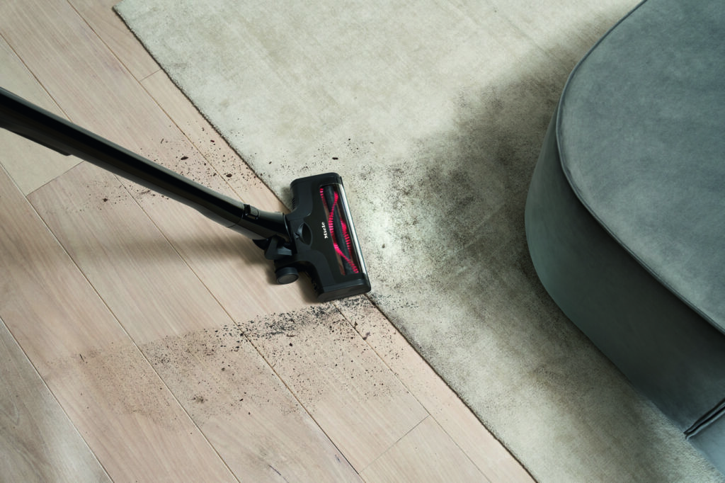 Miele lancia la nuova generazione di scope elettriche senza filo, Triflex HX3