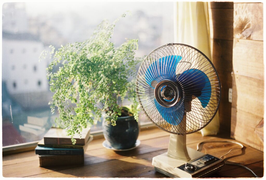 Come rinfrescare l'estate: ventilatori da tavolo, nebulizzatori e piccoli accessori