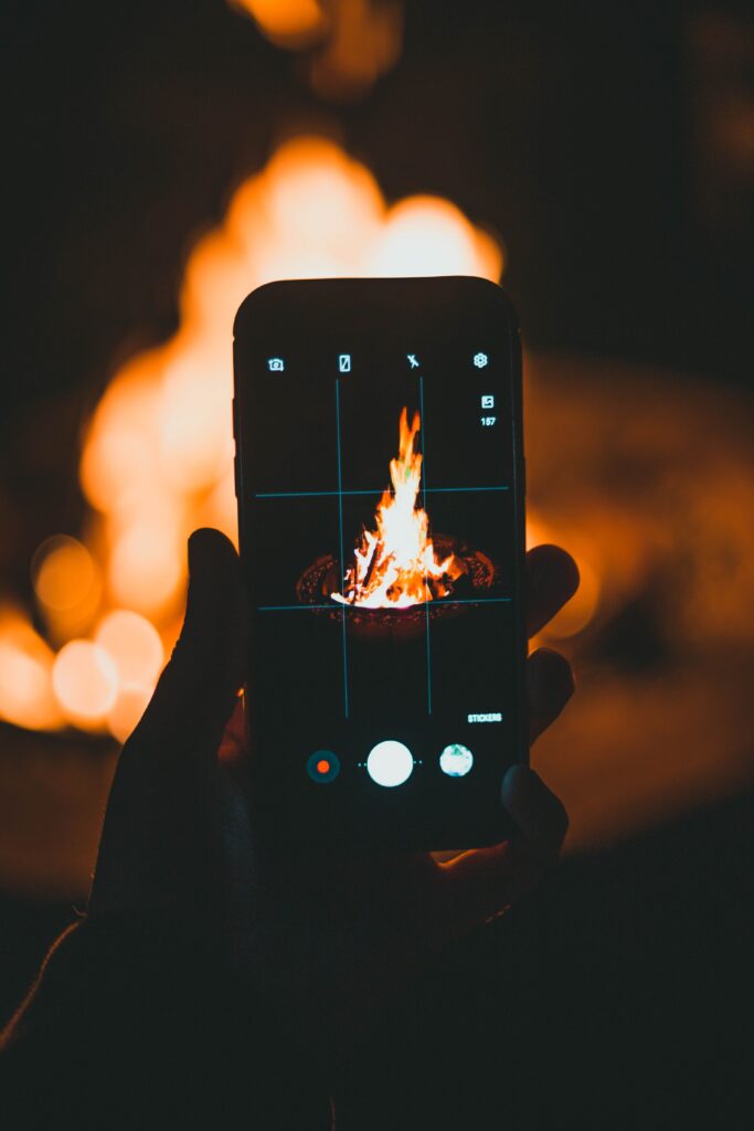 Perché non dovresti lasciare il cellulare al sole: i rischi da conoscere