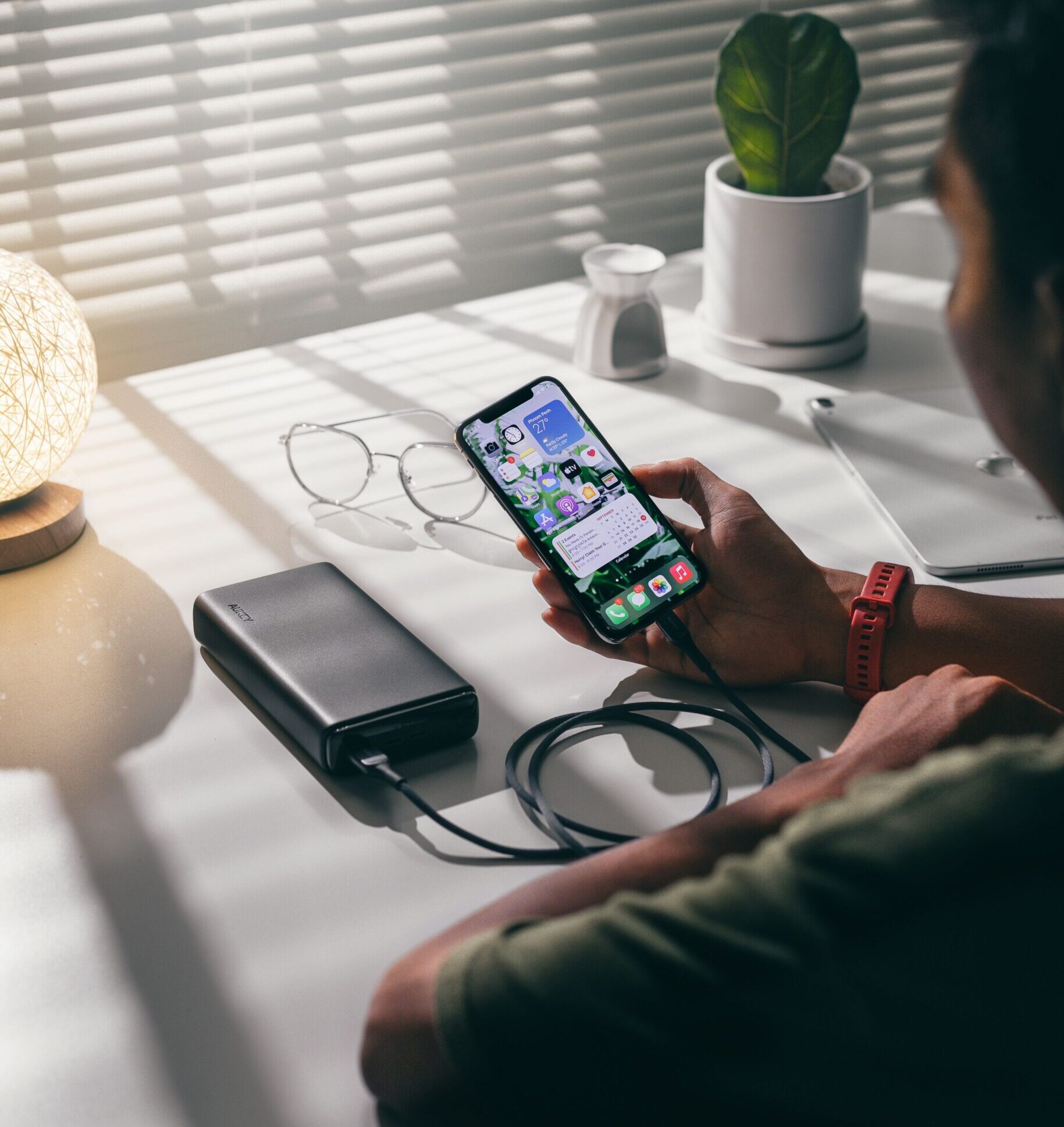 I migliori gadget tech indispensabili da portare in vacanza nel 2026