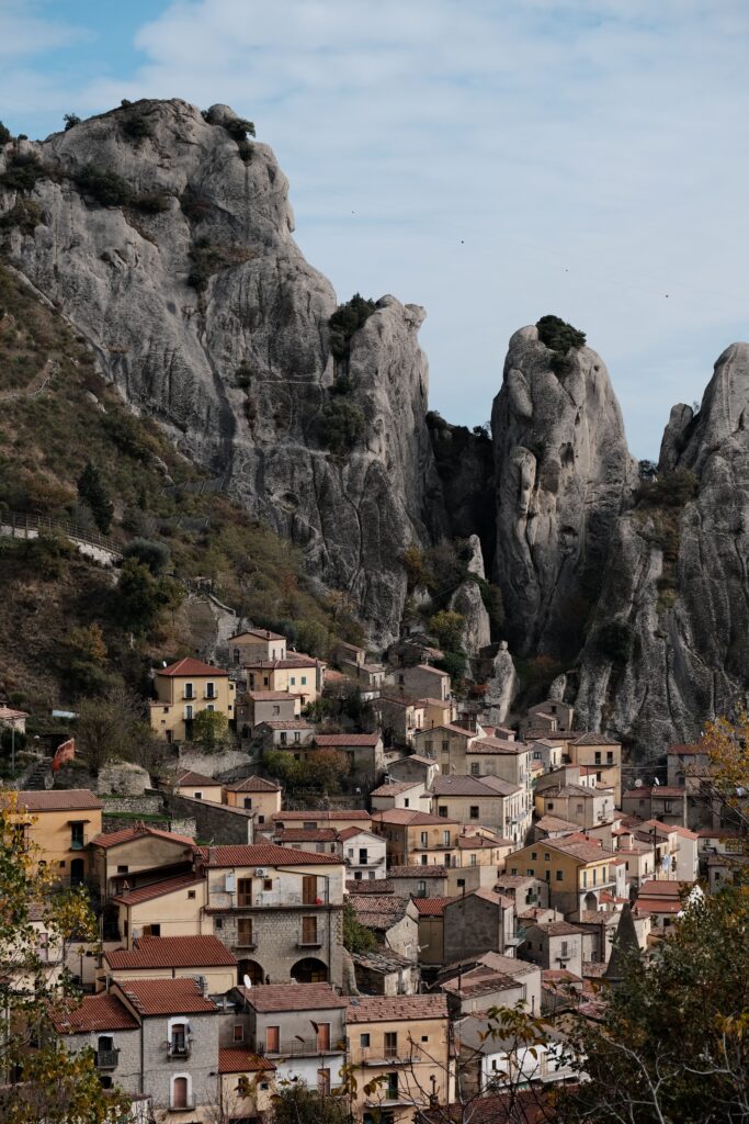 I borghi più belli da visitare a luglio: fughe estive tra natura e storia