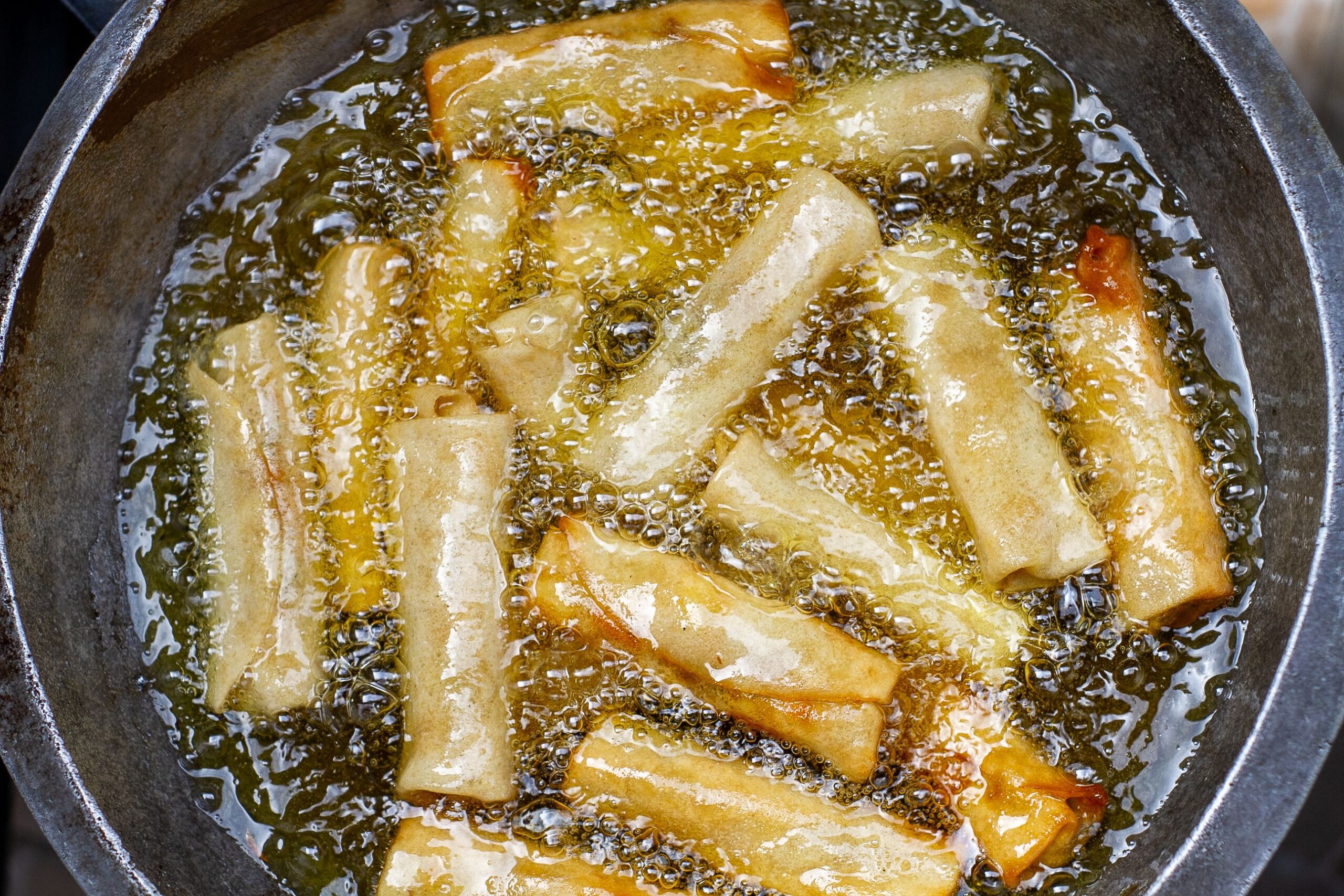 Si può riutilizzare l'olio per friggere? La guida e i rischi