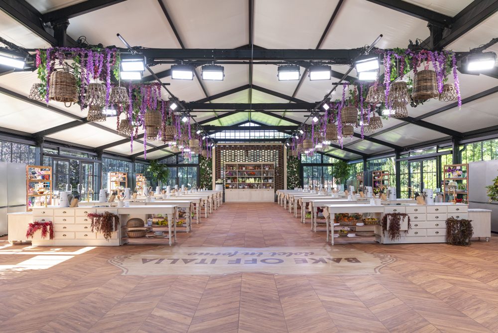 Bake Off 2026: Samsung torna nella sua cucina con gli elettrodomestici