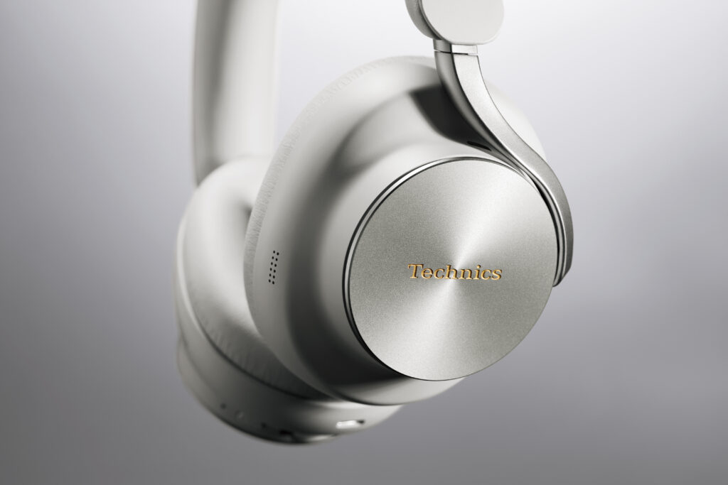 Cuffie Technics EAH-A1000 con Magnetic Fluid Driver da 40 mm