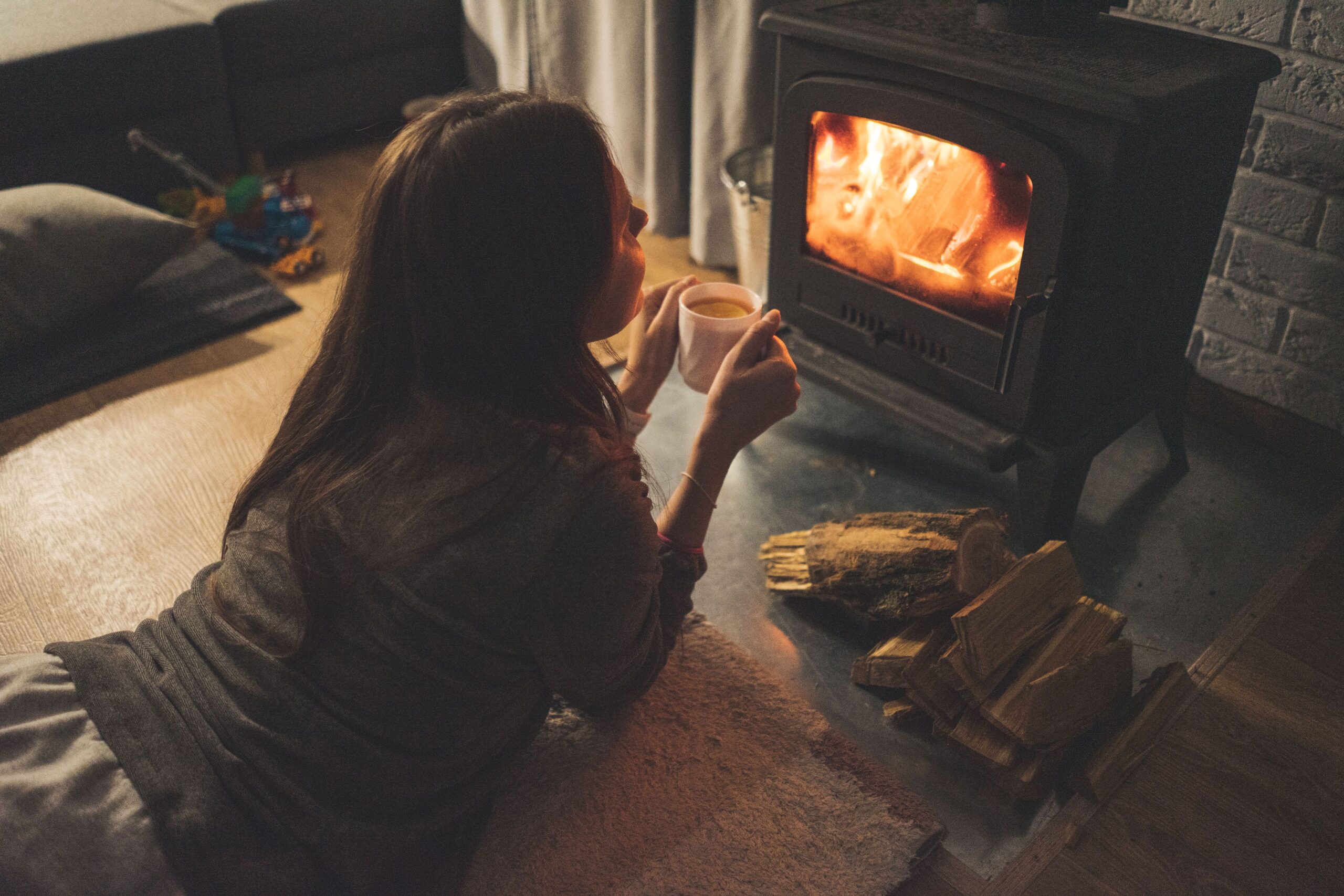 Come scaldare casa risparmiando: i consigli per ridurre i consumi in inverno
