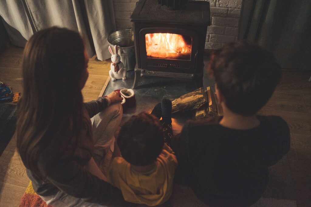 Come scaldare casa risparmiando: i consigli per ridurre i consumi in inverno