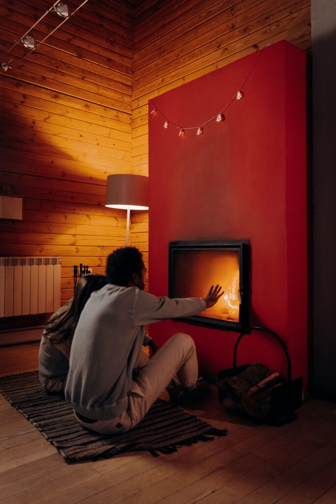 Come scaldare casa risparmiando: i consigli per ridurre i consumi in inverno