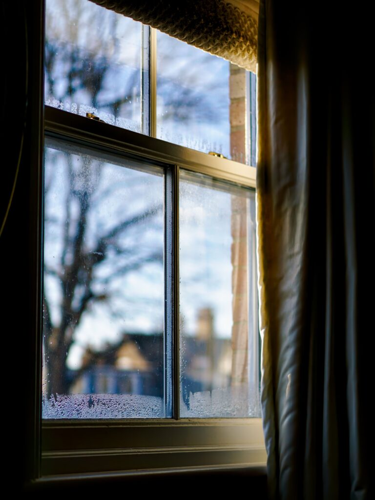 Umidità in casa a ottobre: come prevenirla prima dell’arrivo del freddo